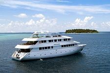 Яхта Ocean Sapphire общий вид на все палубы
